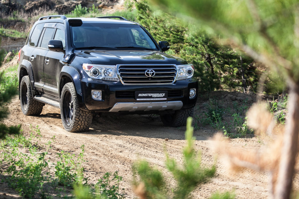 Toyota Land Cruiser 200 off Road